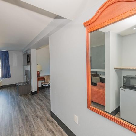 Jamestown Inn & Suites Riverdale Bagian luar foto