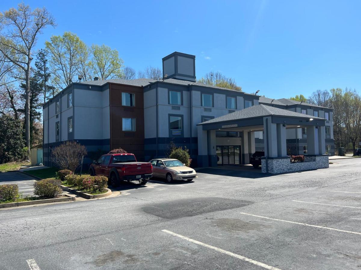 Jamestown Inn & Suites Riverdale Bagian luar foto