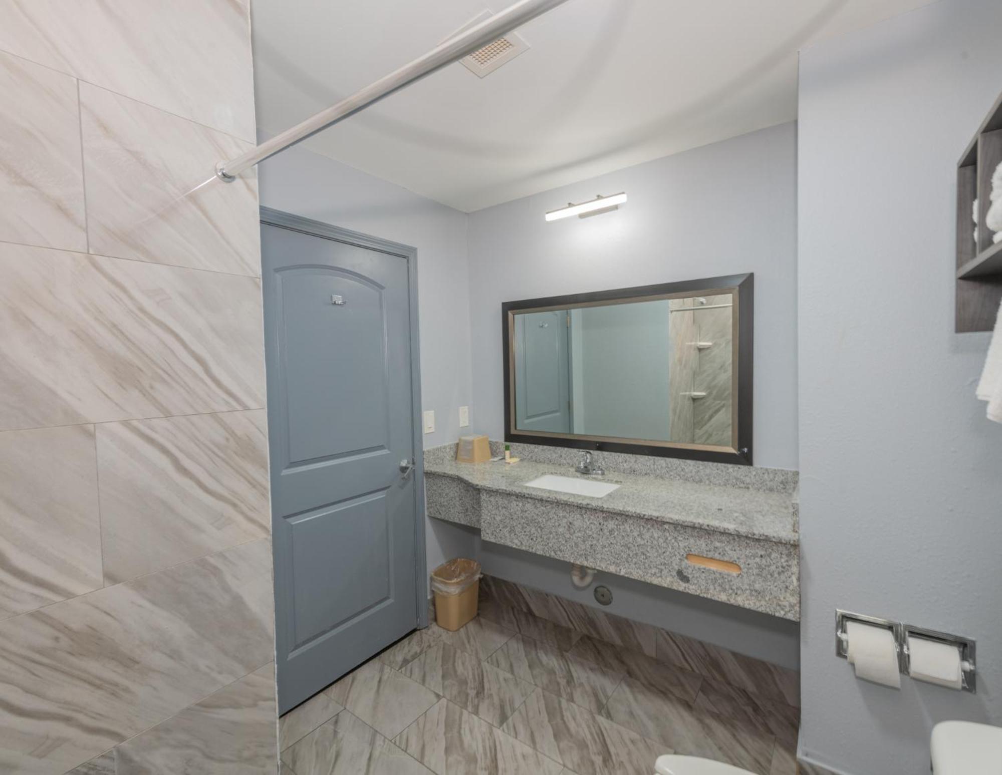 Jamestown Inn & Suites Riverdale Bagian luar foto