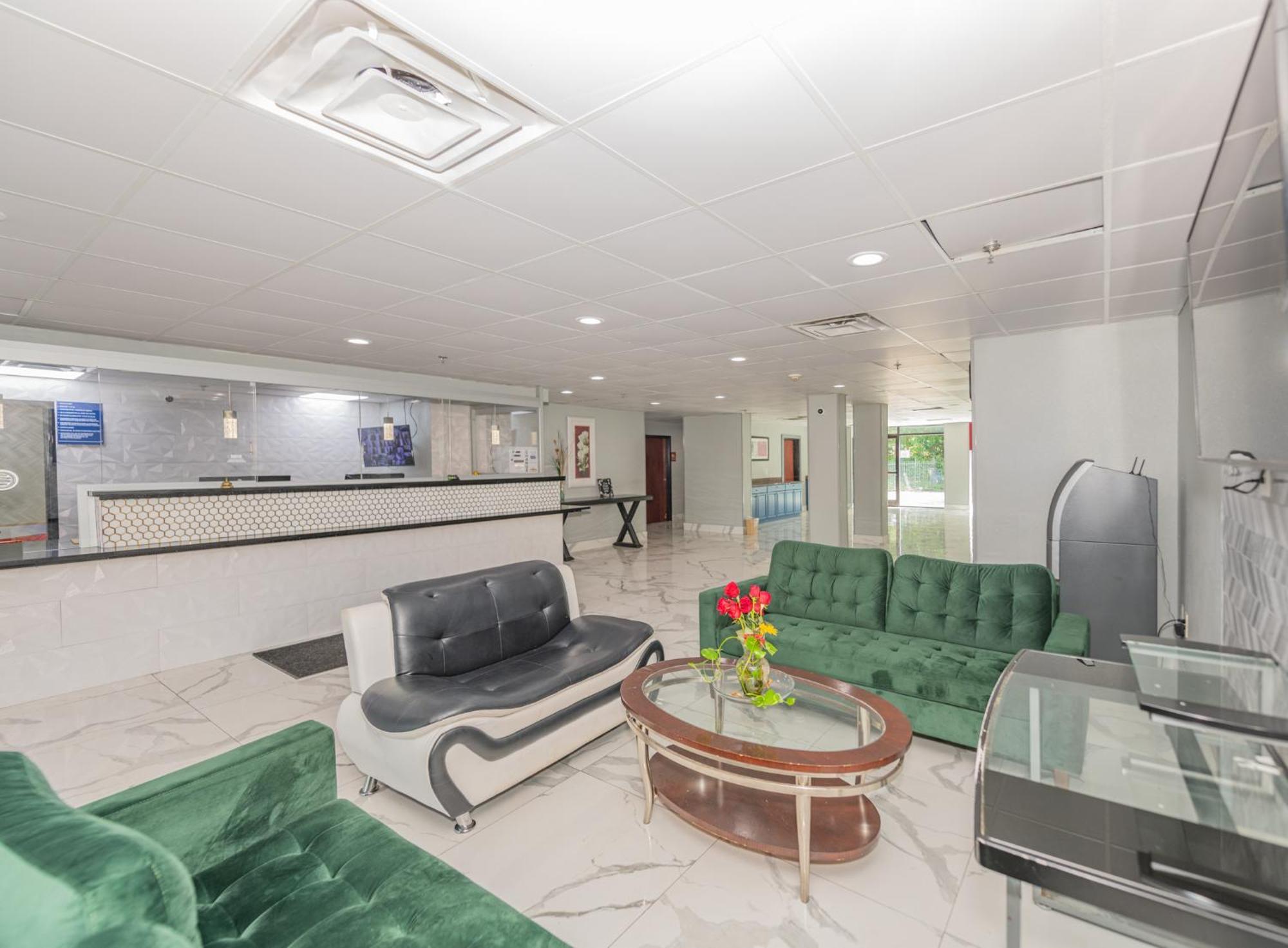 Jamestown Inn & Suites Riverdale Bagian luar foto