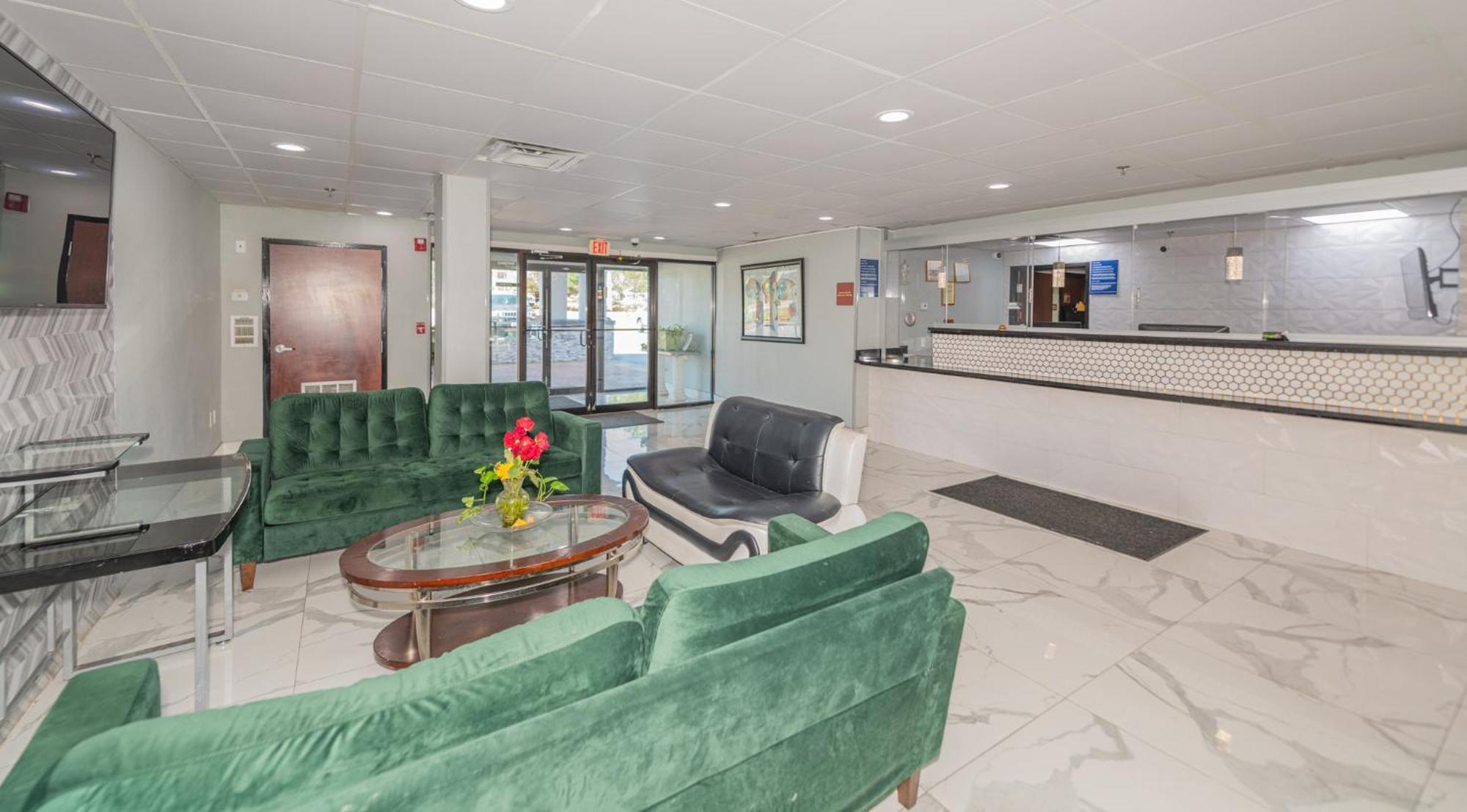 Jamestown Inn & Suites Riverdale Bagian luar foto