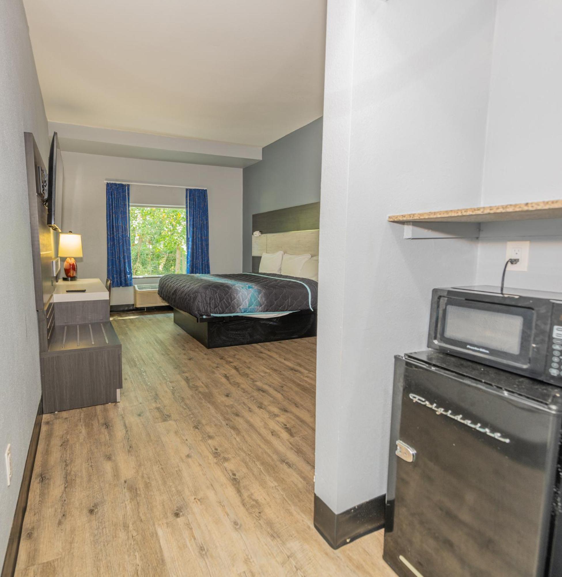 Jamestown Inn & Suites Riverdale Bagian luar foto