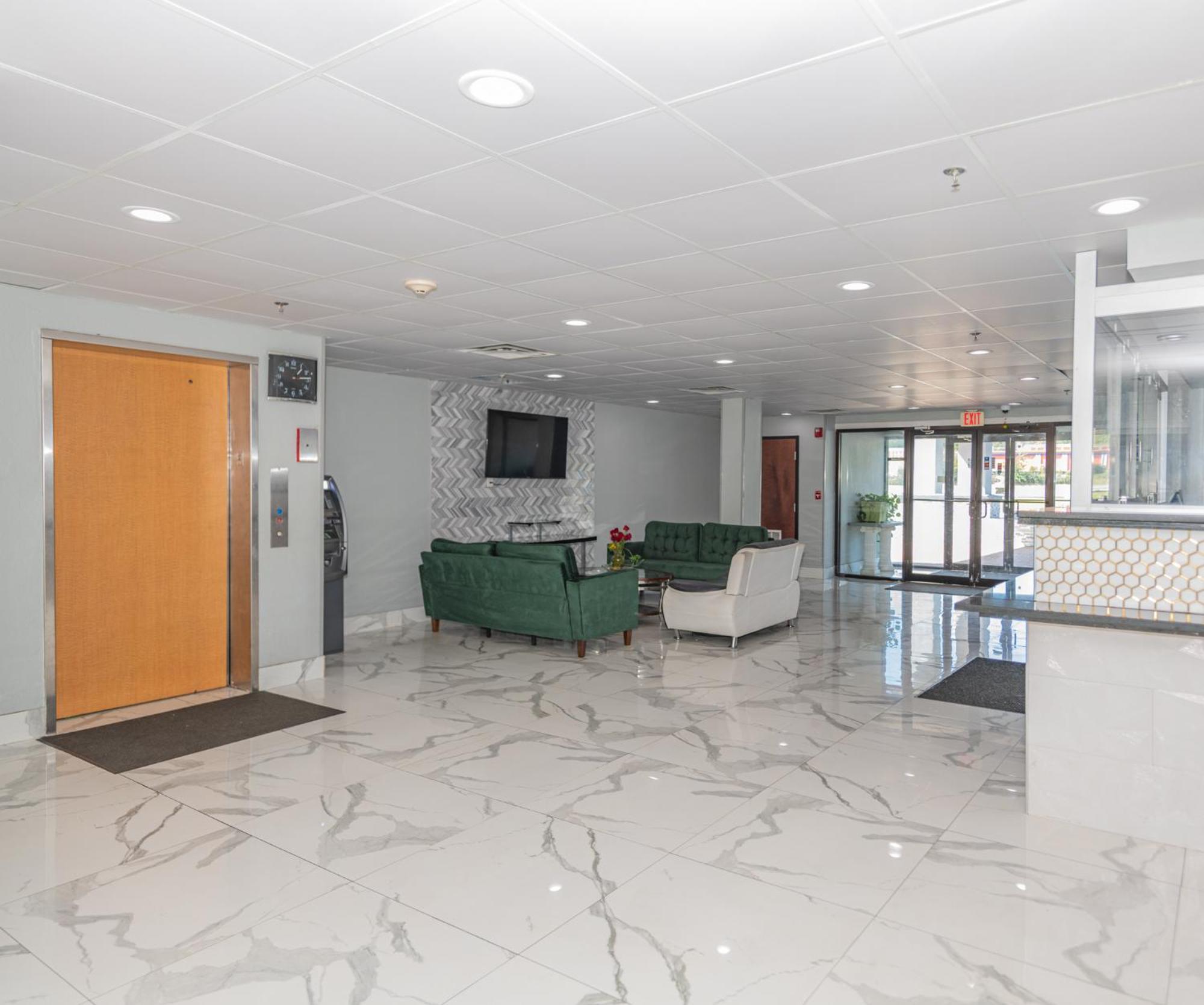 Jamestown Inn & Suites Riverdale Bagian luar foto
